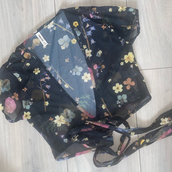 aritzia sundays best tie top - Picture 4 of 6